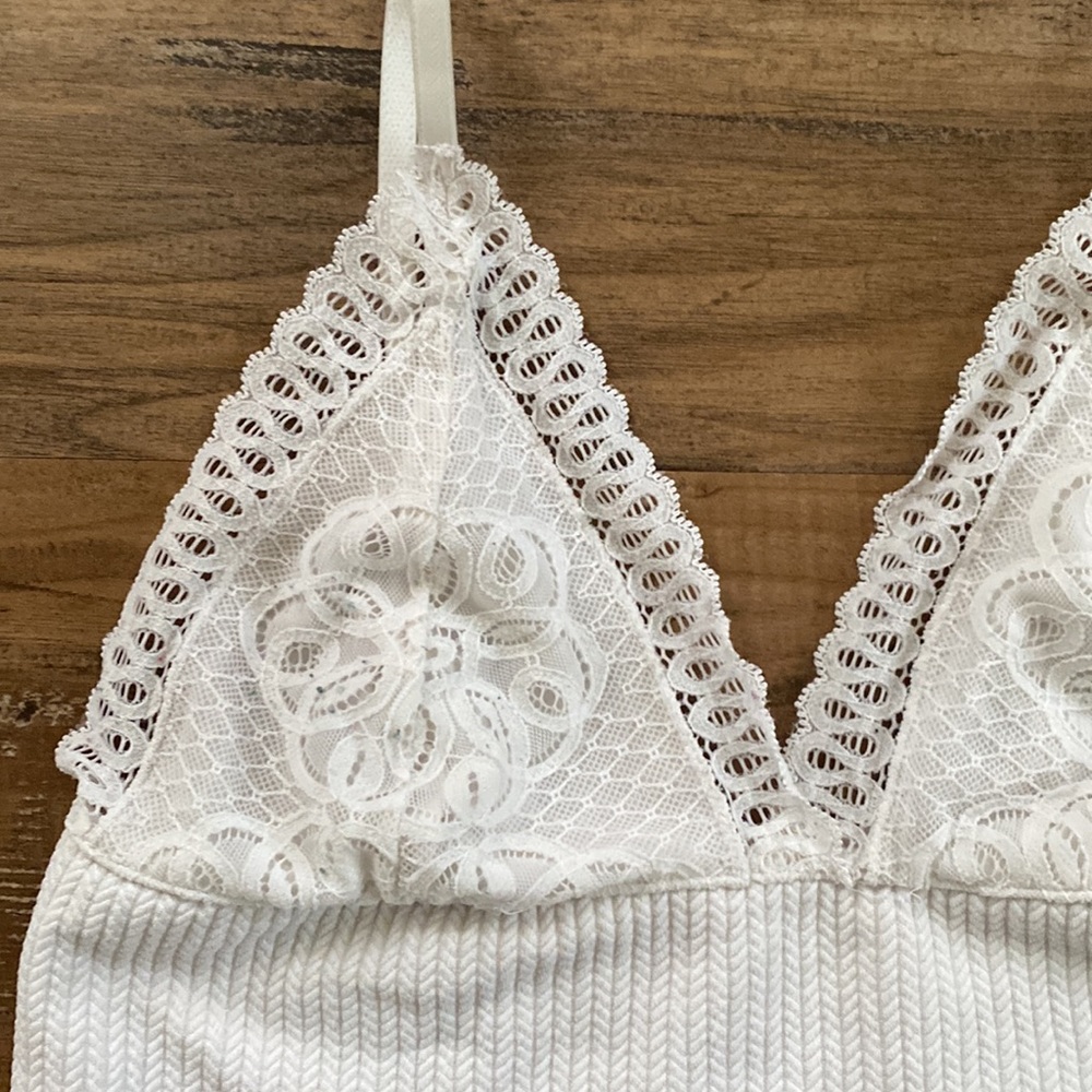 Small Lace Bralette - Picture 2 of 3